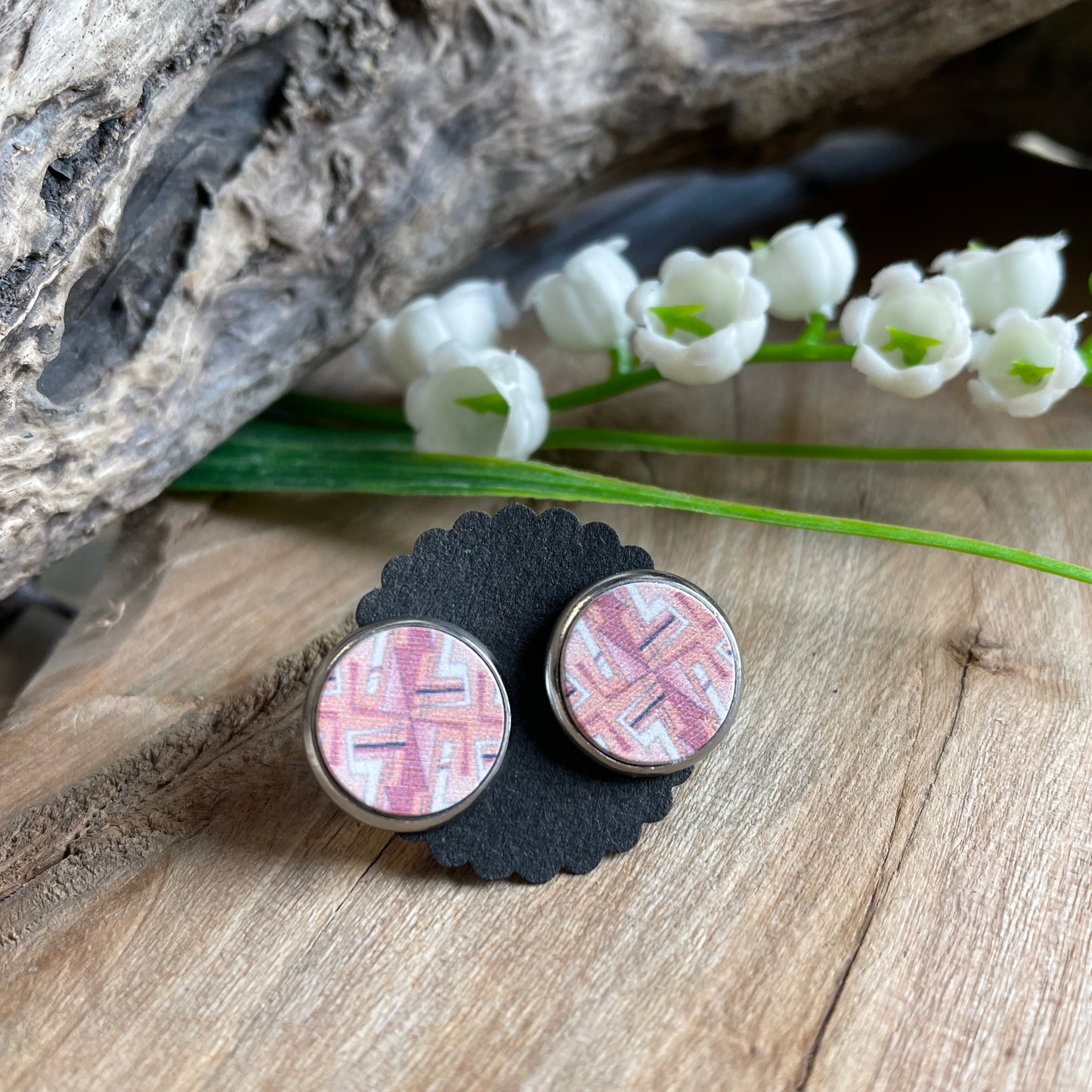 Ohrstecker Holzcabochon - Muster rosa- altrosa- weiß