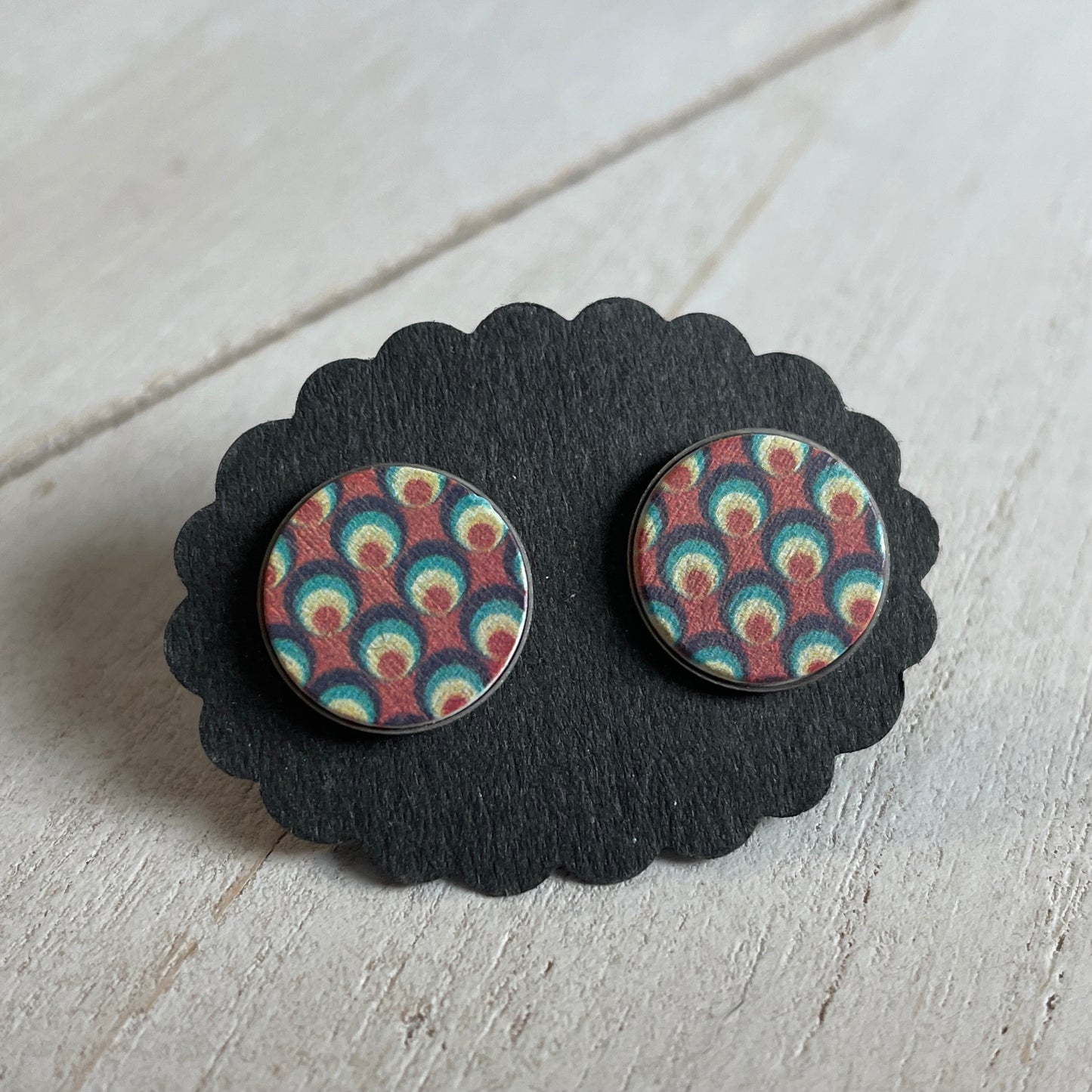 Ohrstecker Holzcabochon Retromuster „ Kreise“