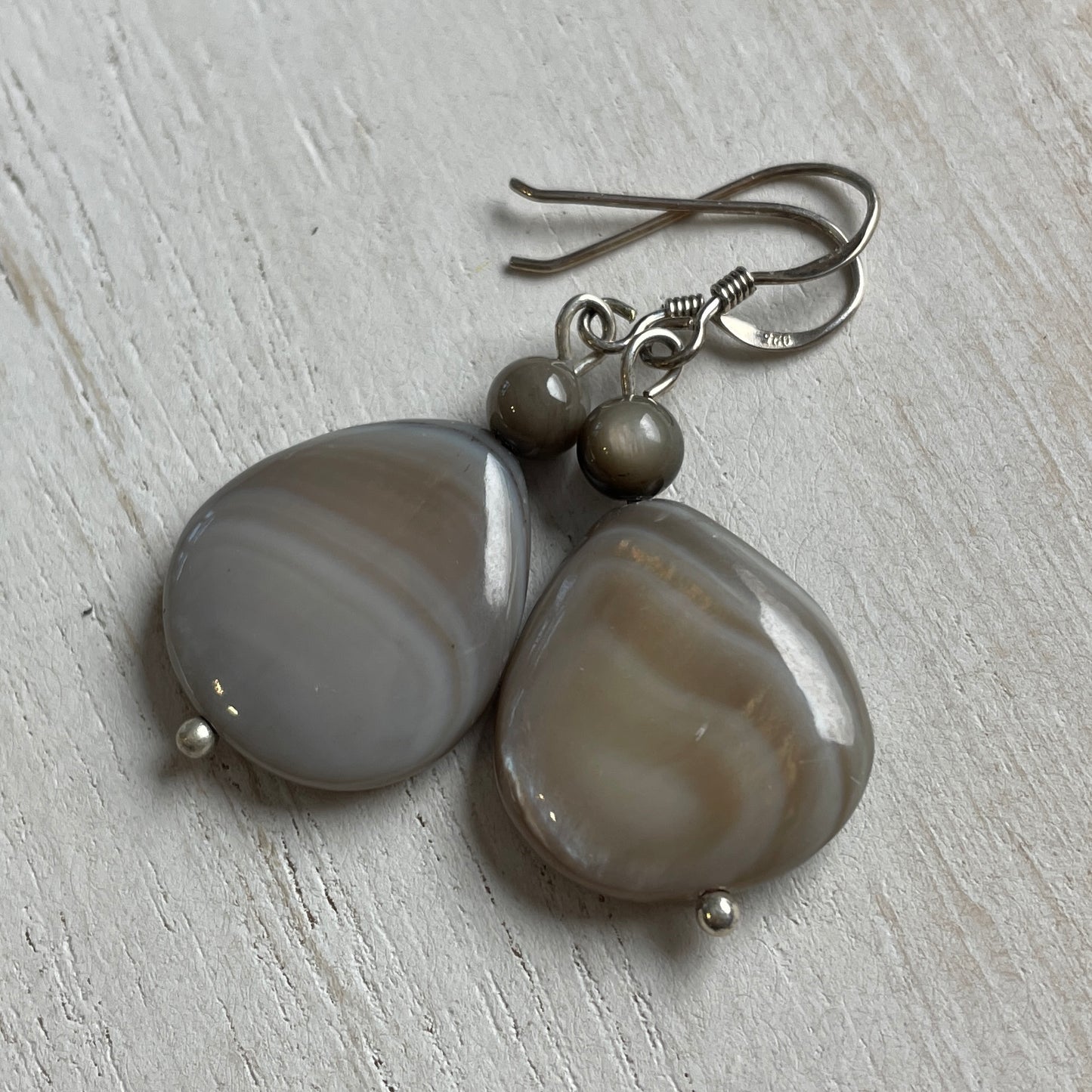 Ohrringe Muscheltropfen grau, 925