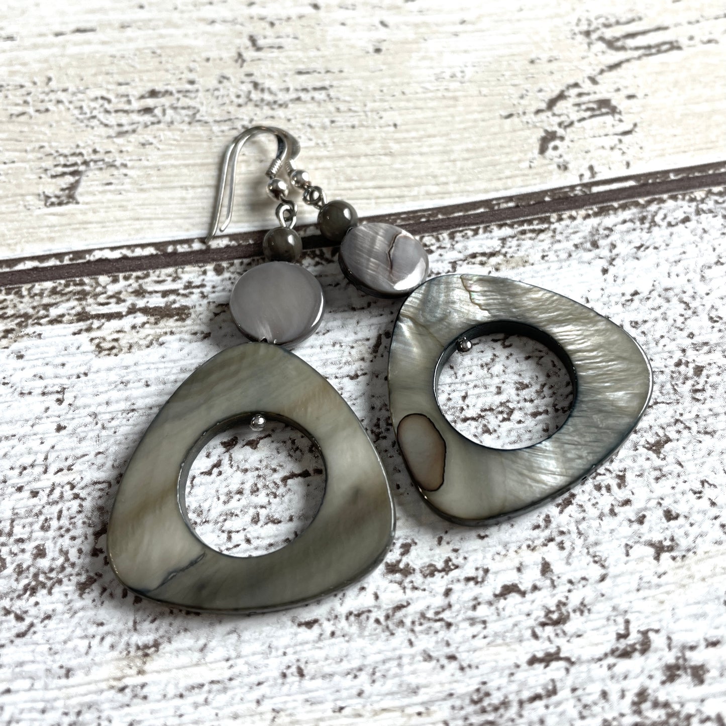 Ohrringe Muschelperlen graubraun, 925