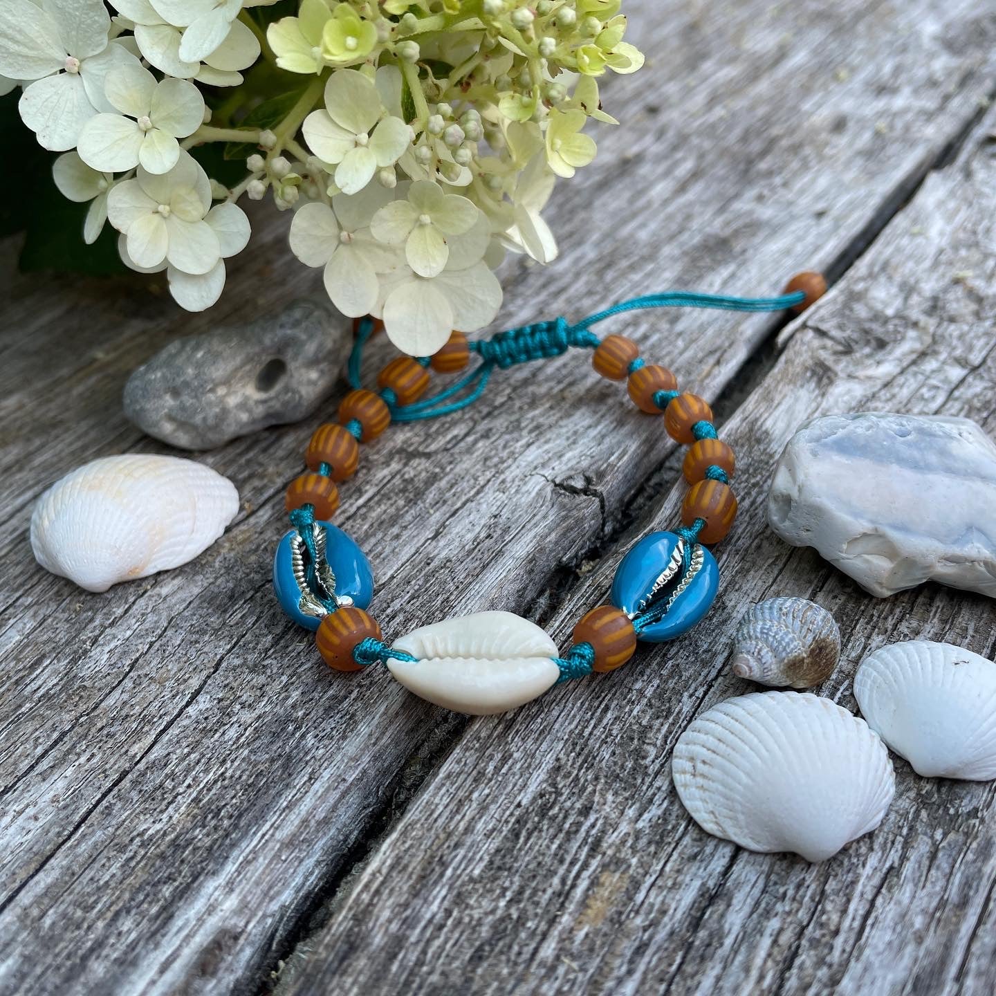 Zugbändchen -Kaurimuschel - türkis/orange