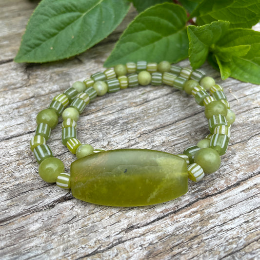 Wickelarmband, Jade olivegrün trifft indonesisches Glas