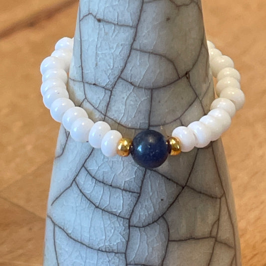 Perlenring, weiß & Lapislazuli