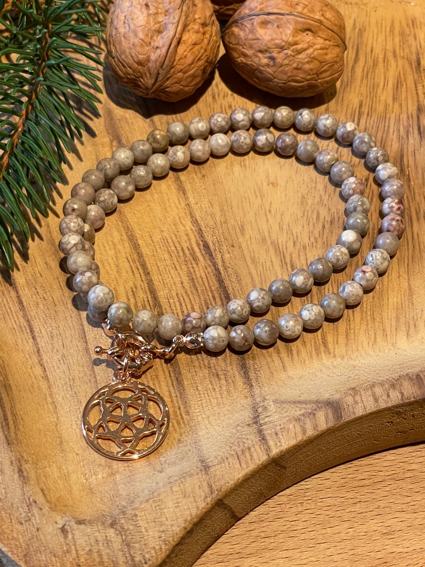 Reserviert- Kette beige-grau, Anhänger rosegold