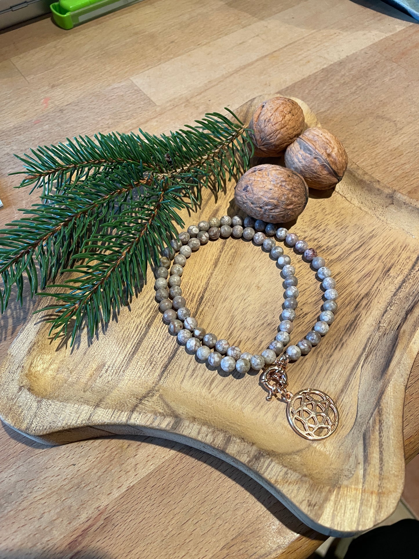 Reserviert- Kette beige-grau, Anhänger rosegold