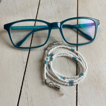 Laden Sie das Bild in den Galerie-Viewer, Brillenkette  weiß/türkis